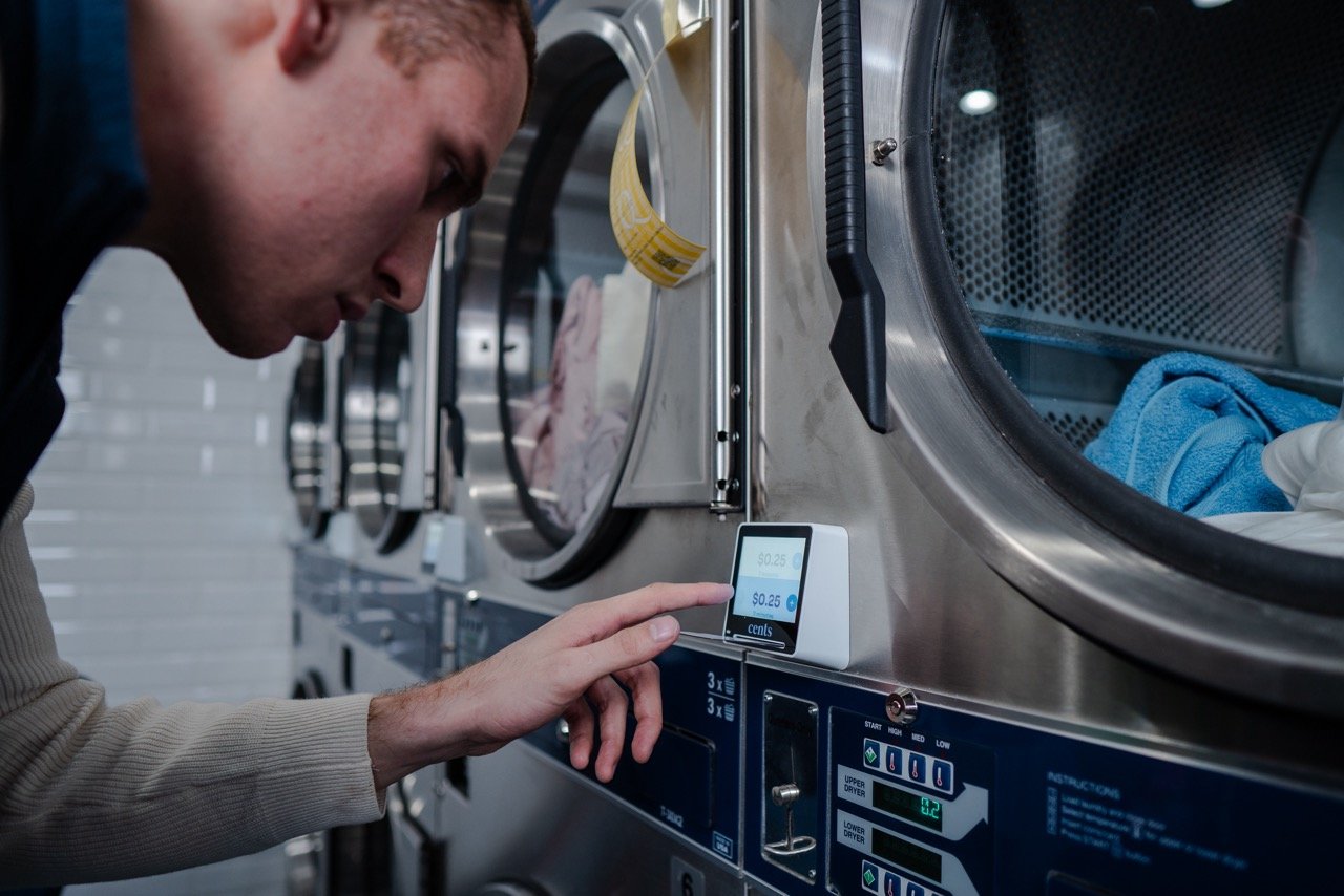 Customer-using-penny-screen-to-pay